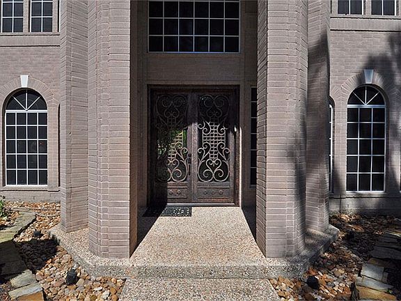 3rd image of 1622 Scenic Shore Dr