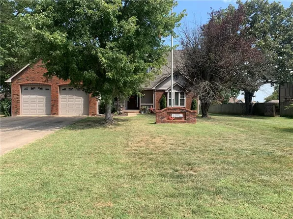 3005 Oakview Dr, Pittsburg, KS 66762