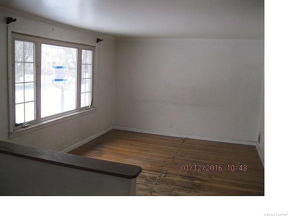 4th image of 231 Royal Pkwy E
