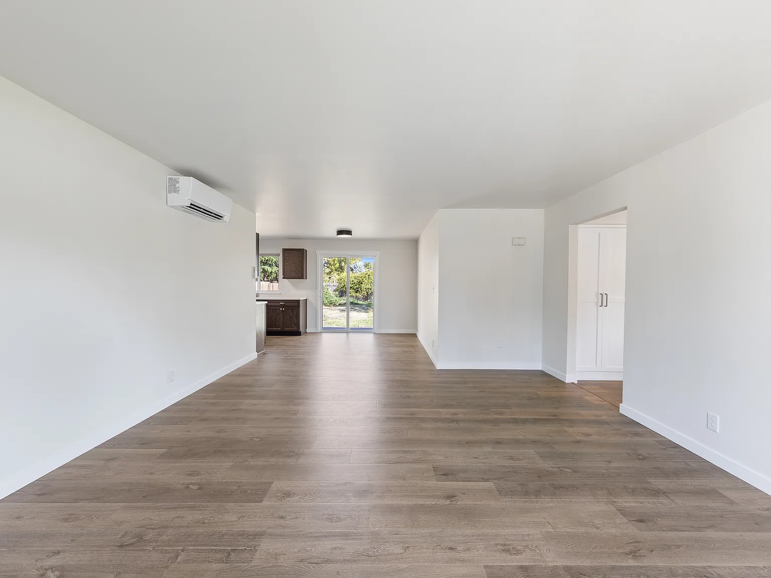 2 bed, 900 sqft, $1,995 — Photo 3