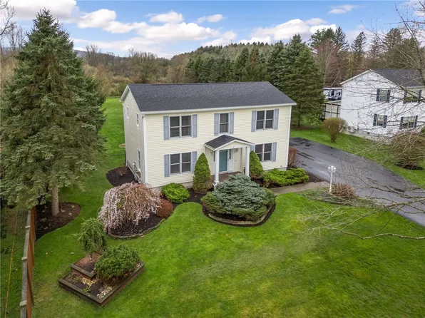 3 Tanbark Cir, Freeville, NY 13068