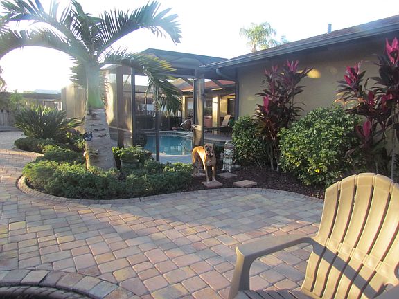 2nd image of 608 SW 51st Ter