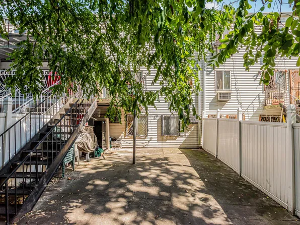 1035 Bryant Avenue image 32 of 37