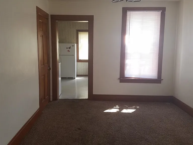 525 W Addison St — Photo 4