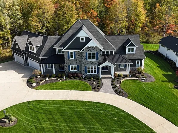 12291 Arbor Creek Dr, Strongsville, OH 44136