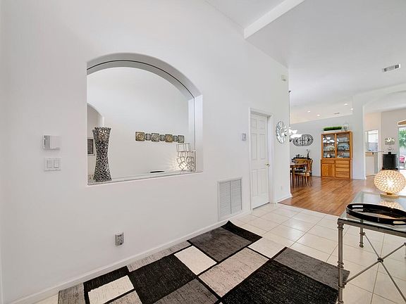 3rd image of 7148 Lorenzo Ln