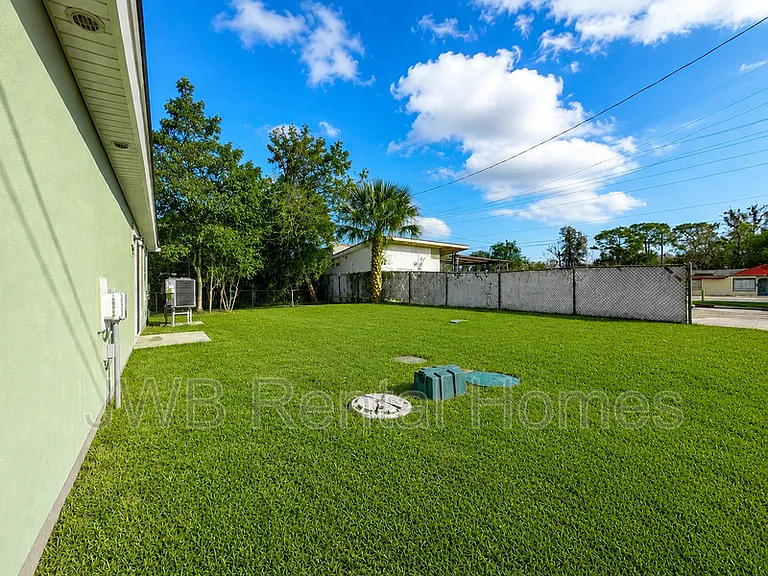 8905 1st Ave — Photo 13