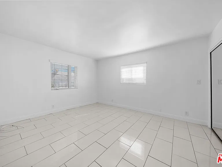 148 S Reeves Dr #4 — Photo 12
