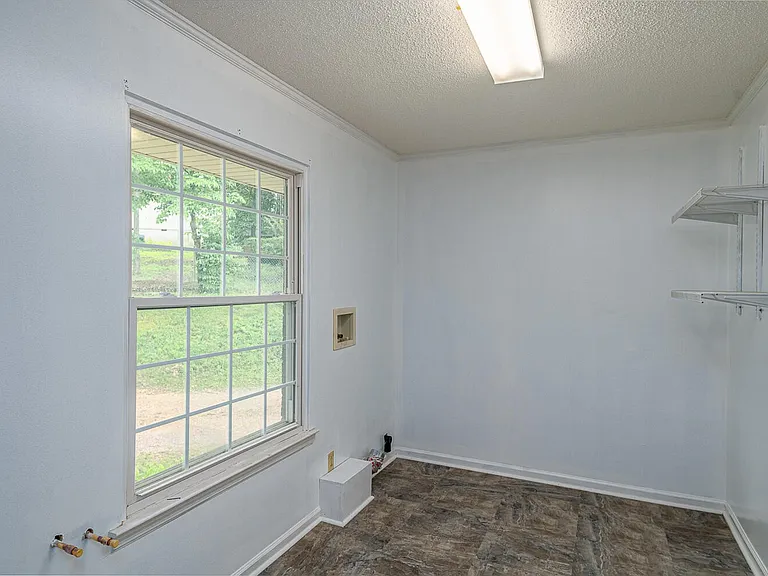 9422 Fuller Rd — Photo 12
