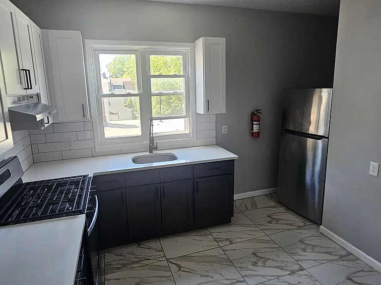83 Sheppard Ave #3 — Photo 4