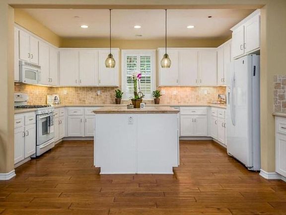 4th image of 8245 Sunstone St