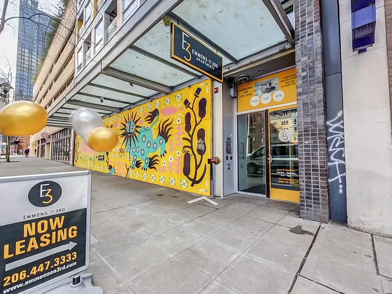 Emmons on 3rd — Photo 4