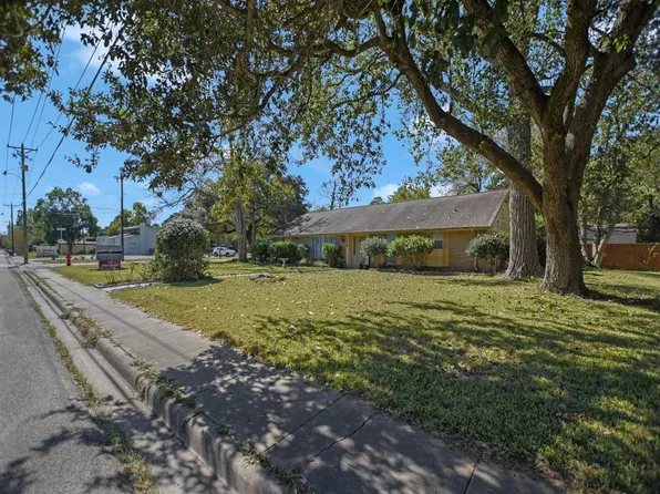 1218 S Johnson St, Alvin, TX 77511