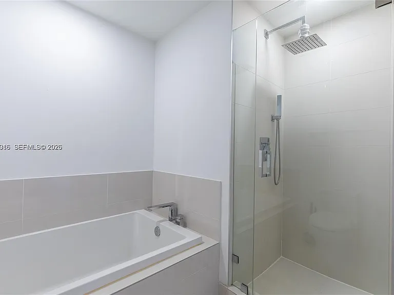 49 SW 9th St — Photo 13