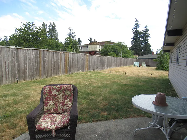 904 NE Meeter Ln — Photo 12
