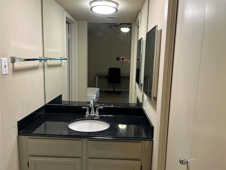 2311 Nueces St #301 — Photo 7
