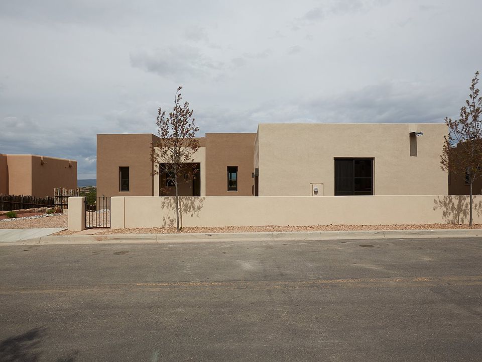 1st image of 5 Calle Vecinos