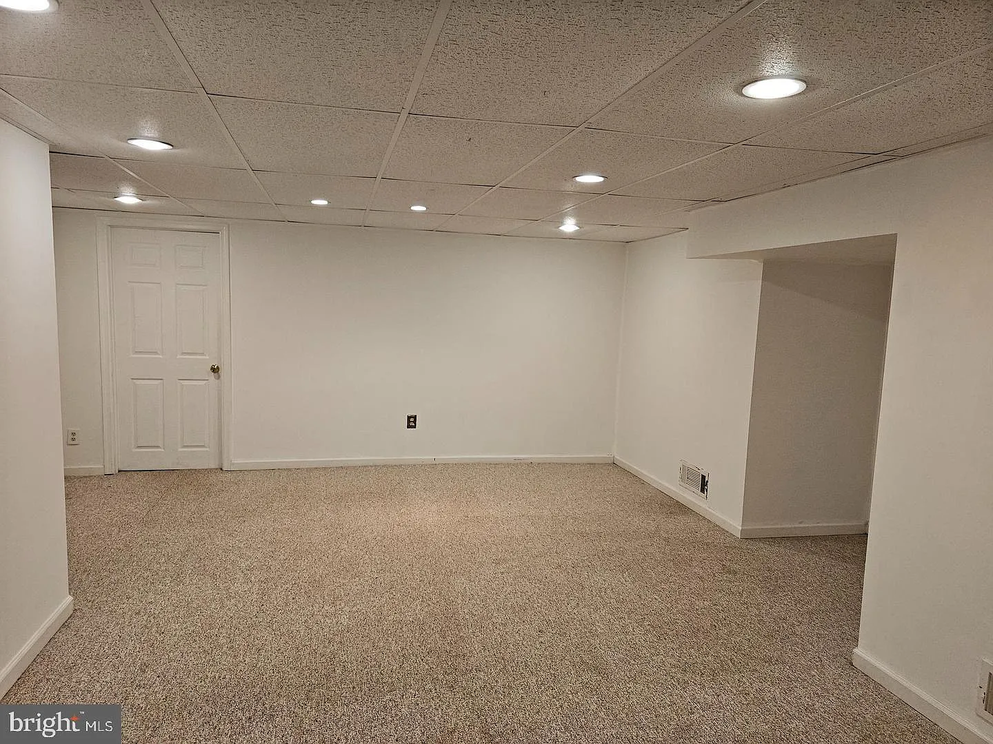 3 bed, 2.5 bath, 1820 sqft, $2,650 — Photo 4