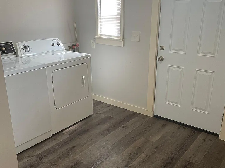 295 N Locust Point Rd — Photo 5
