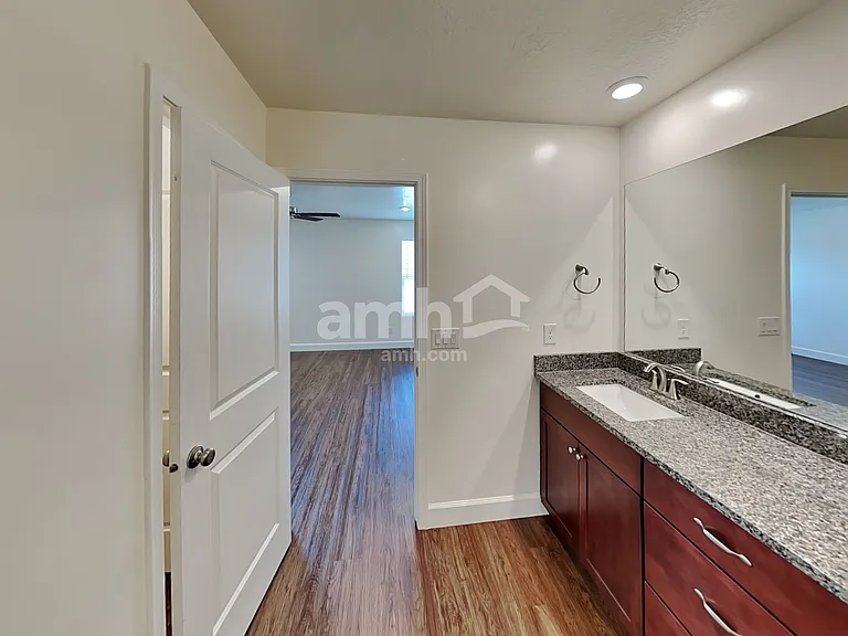 2054 E Silverado Ln — Photo 11