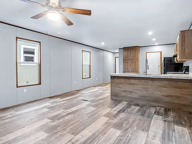 908 SW 18th St — Photo 4