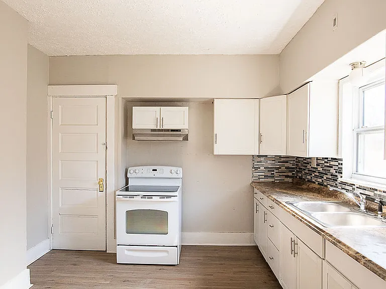 2141 Philadelphia Dr — Photo 14