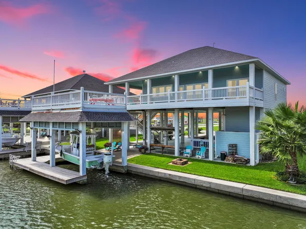 1295 Lagoon Dr, Crystal Beach, TX 77650