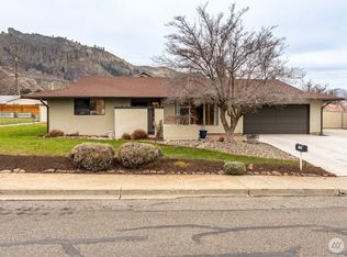 1320 Wedgewood Avenue, Wenatchee, WA 98801