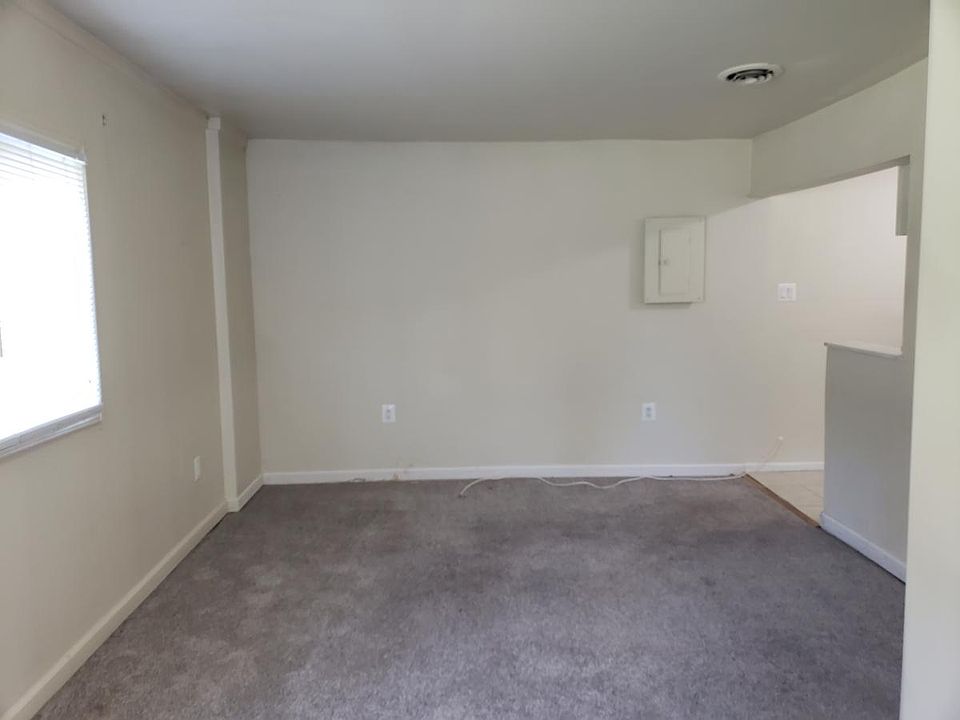 2nd image of 4120 Hubbard St