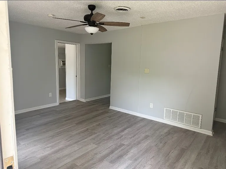 3015 Thomas Ln — Photo 4