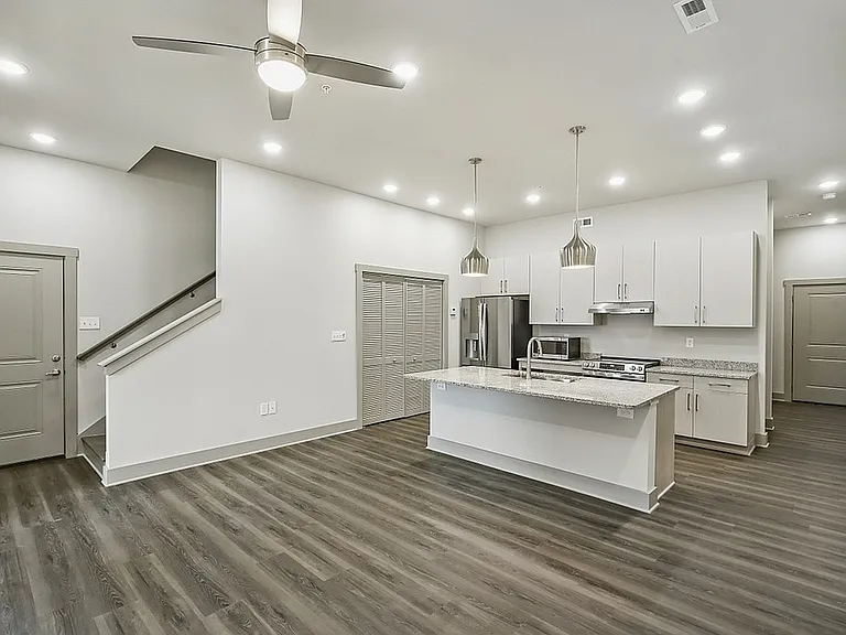 Brio Parc Apartments & Townhomes — Photo 73