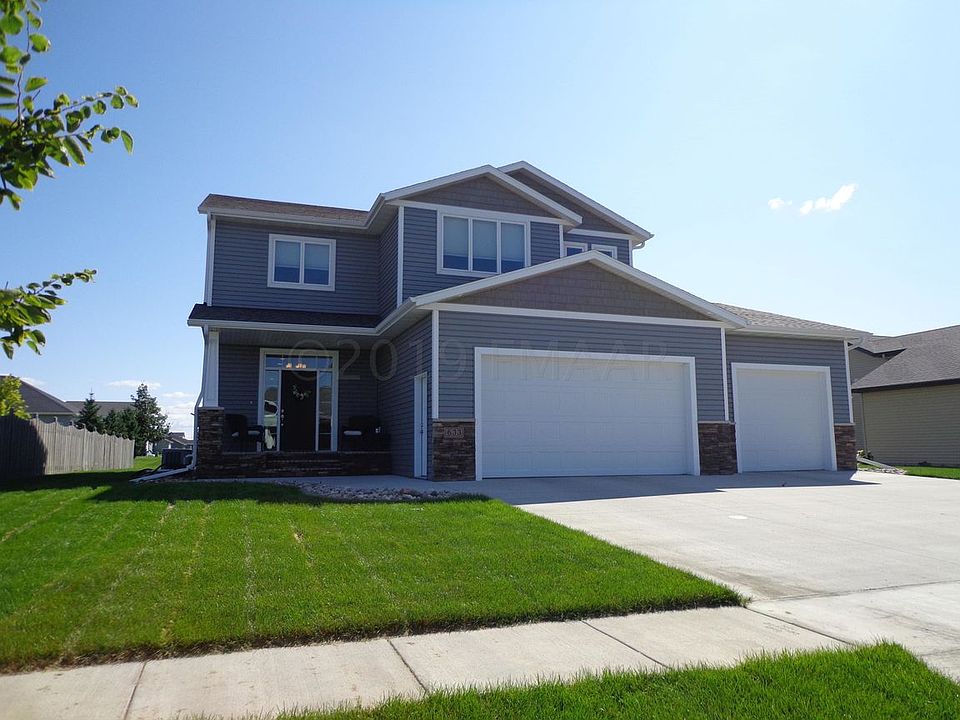 1st image of 633 Westminster Dr