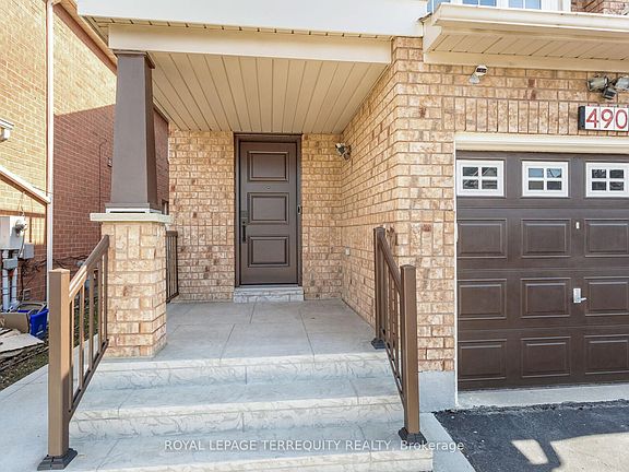 3rd image of 490 Orange Walk Cres