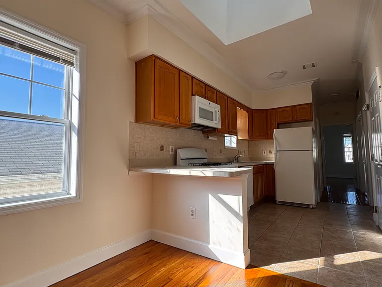 226 Linden Ave #3L — Photo 6
