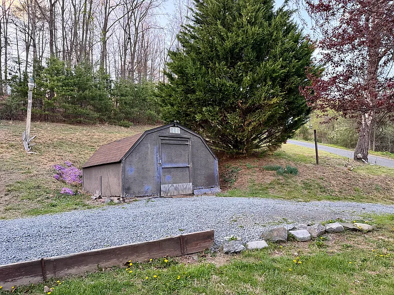 241 Harpers Hollow Ln — Photo 12