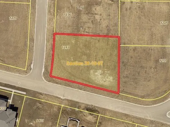 1242 S 94th St, Lincoln, NE 68520