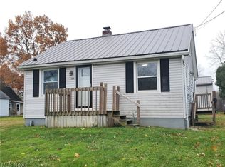 1216 Stratford St, Barberton, OH 44203