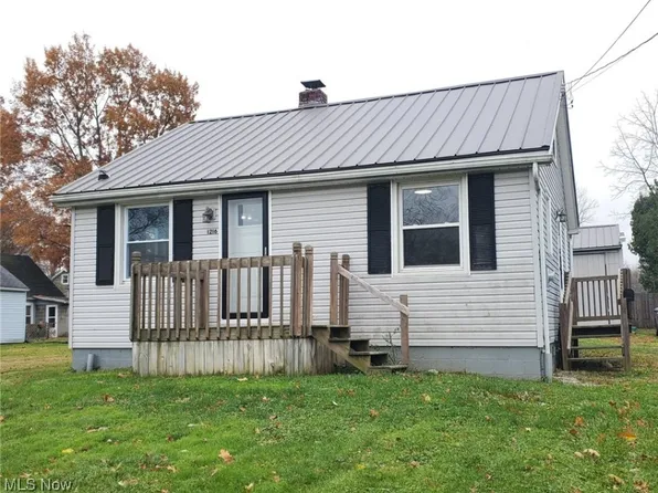 1216 Stratford St, Barberton, OH 44203