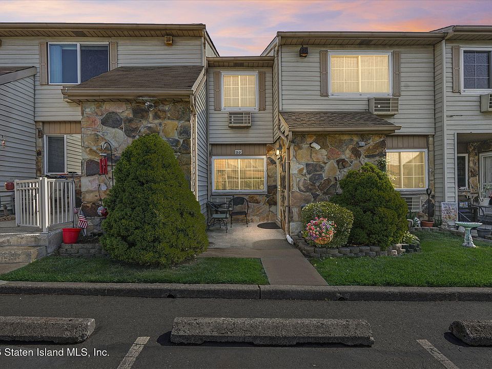 1st image of 20 Lynn Ct #83