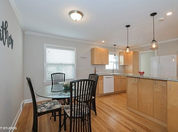 5th image of 614 N Dryden Ave