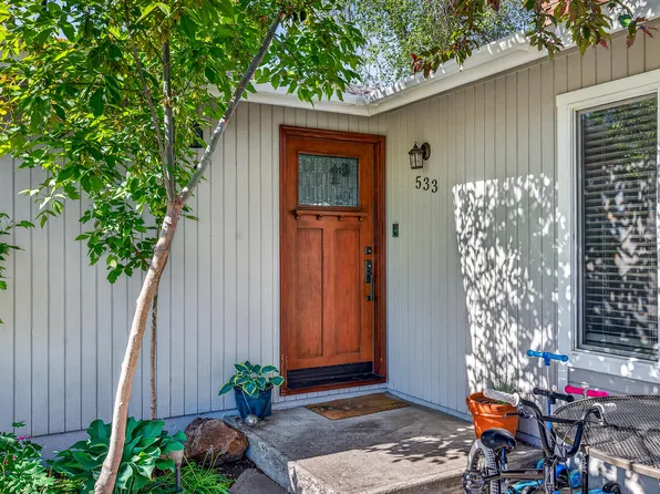 533 NW 7th St, Redmond, OR 97756