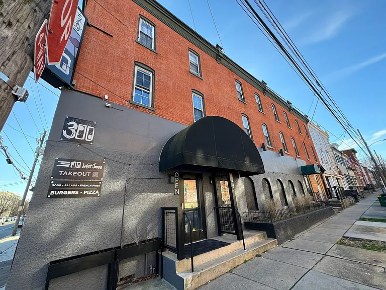 300-300 W James St #306-3 — Photo 7