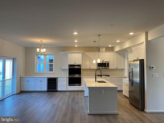 3rd image of 235 Breeding Blvd