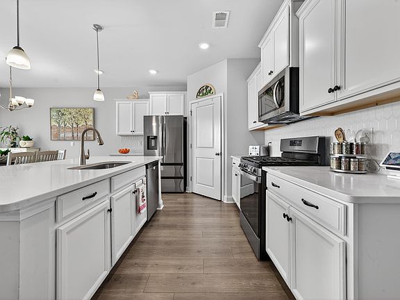 4th image of 360 Cattle Drive Circle