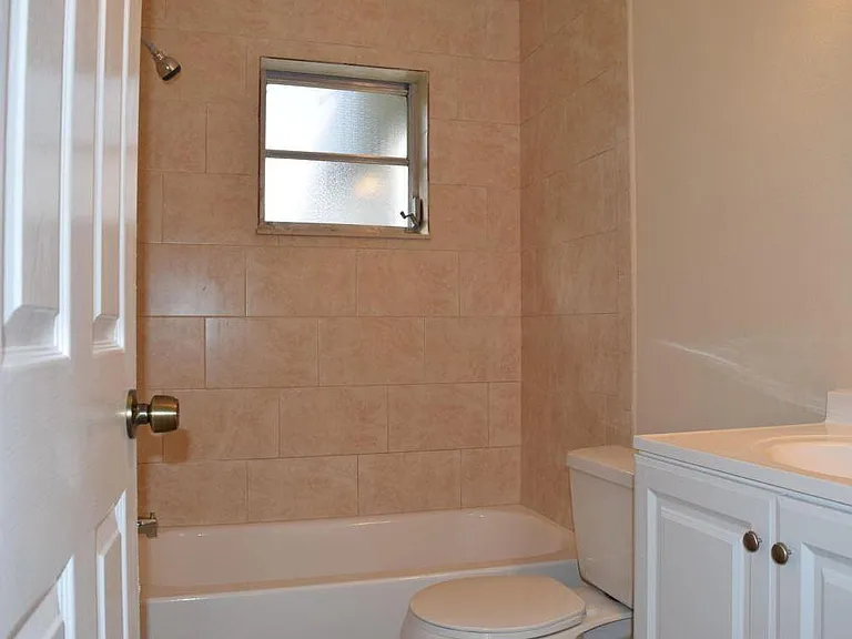 1652 SE Floresta Dr — Photo 5
