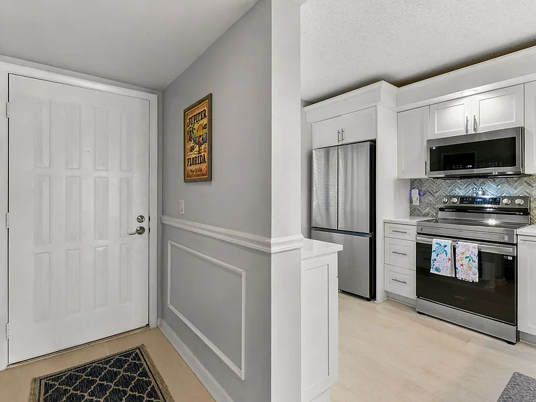 601 Seafarer Cir #304 — Photo 17