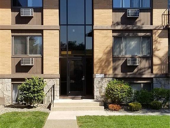 2nd image of 10 Oakwood Ter APT 67