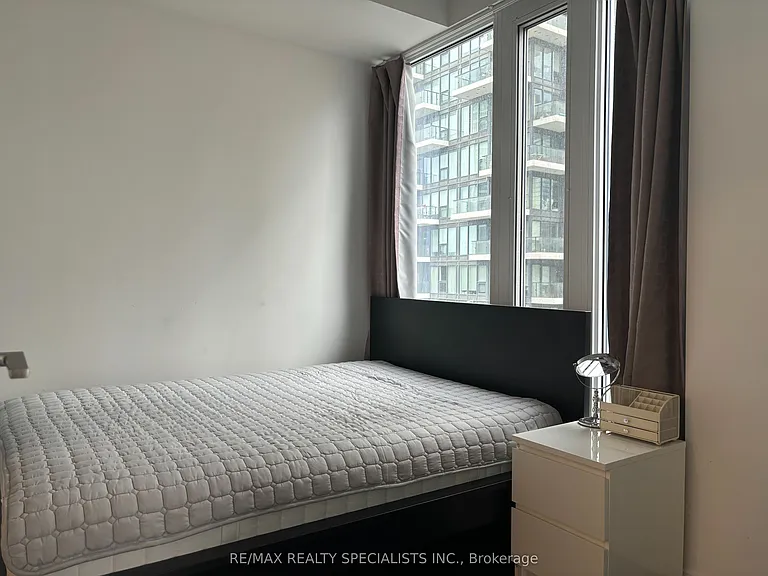 68 Shuter St #905 — Photo 5