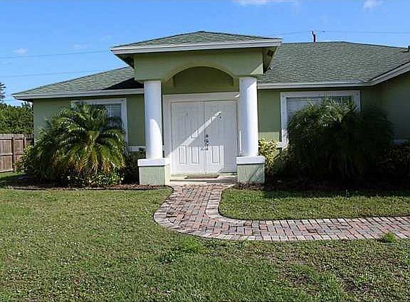 2nd image of 113 SW Milburn Cir