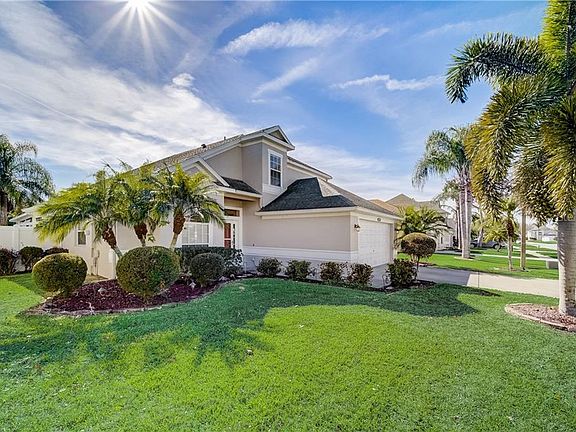 3rd image of 2712 Herons Landing Dr